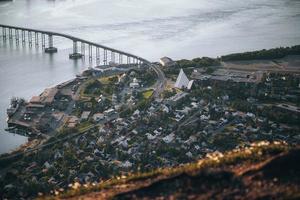 vistas de tromso, noruega desde la montaña fjellheisen foto