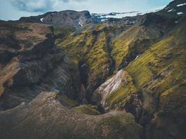 cañón de mulagljufur en la costa sur de islandia foto