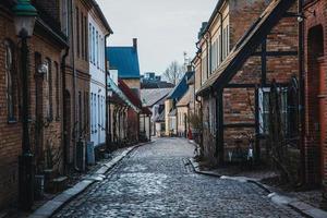 ver las calles empedradas en lund, suecia foto