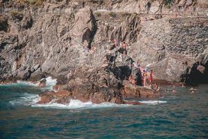 vistas de manarola en cinque terre, italia foto