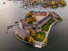 castillo de vaxholm por drone en vaxholm, suecia foto