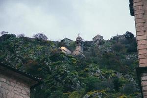 vistas del casco antiguo de kotor en montenegro foto