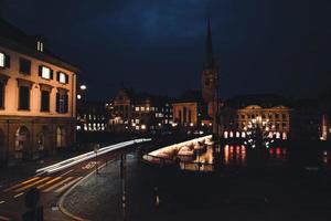 la iglesia fraumunster ubicada en zurich, suiza foto