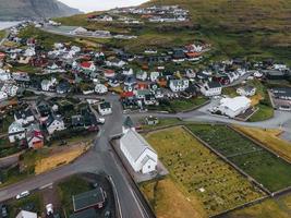 el pueblo de eidi en las islas feroe foto