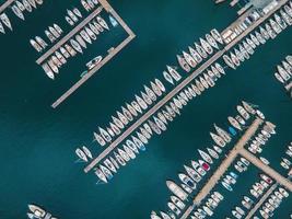 vistas de fotografía aérea de los alrededores de trieste, italia foto