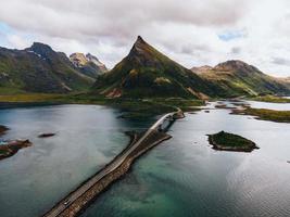 vistas de las islas lofoten en noruega foto