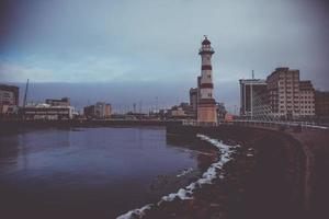 faro de malmo en invierno en skane, suecia foto