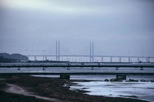 puente de oresunds visto desde malmo, suecia foto