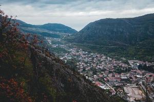 vistas del casco antiguo de kotor en montenegro foto