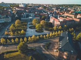 vistas de aarhus, dinamarca en jutlandia por drone foto