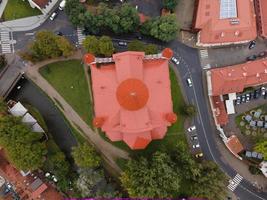 catedral ortodoxa de theotokos por drone en vilnius foto