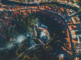 vistas de drones del castillo de ljubljana en eslovenia foto