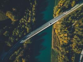 vistas aéreas con drones de la campiña eslovena foto