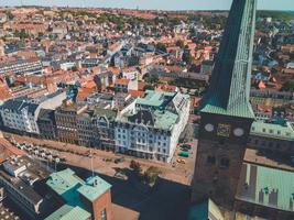 catedral de aarhus en aarhus, dinamarca por drone foto