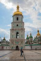 S t. catedral de sophias y campanario en kiev, ucrania foto