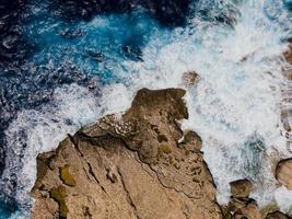 vistas de drones desde alrededor de gozo en malta foto