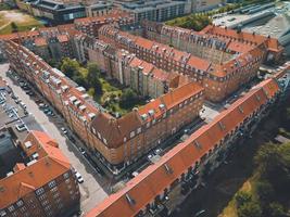 vistas de aarhus, dinamarca en jutlandia por drone foto