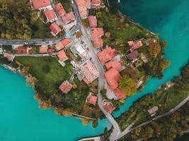 vistas de drones de la mayoría de na soci en eslovenia foto