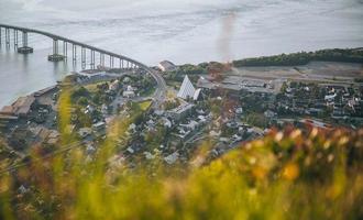 vistas de tromso, noruega desde la montaña fjellheisen foto