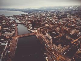 foto aerea de zurich, suiza por drone