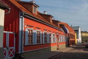 tartu, paisaje urbano en un día soleado foto