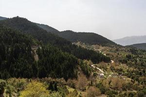 paisajes primaverales de las montañas de grecia foto