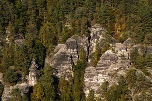 paisajes otoñales en prebischtor, bohemia foto