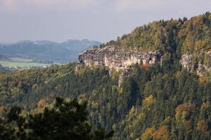 paisajes otoñales en prebischtor, bohemia foto