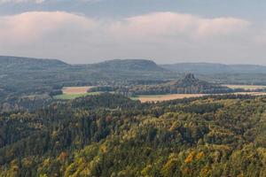 paisajes otoñales en prebischtor, bohemia foto