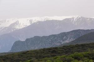 paisajes primaverales de las montañas de grecia foto