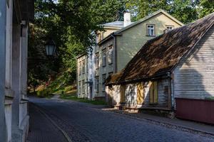 tartu, paisaje urbano en un día soleado foto