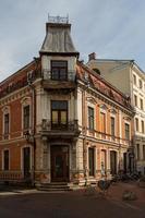 tartu, paisaje urbano en un día soleado foto