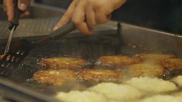 mosad potatisar och ost matlagning i olja video