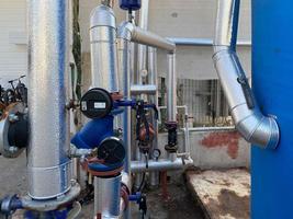 equipo de planta de refinería para tuberías válvulas de gas y petróleo en la válvula de seguridad de presión de la planta de gas selectiva foto