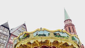 nieuw jaren vooravond carrousel Aan de promenade in Frankfurt Duitsland video