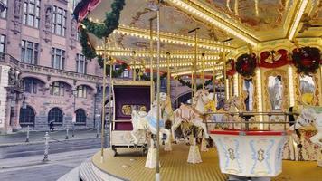 nieuw jaren vooravond carrousel Aan de promenade in Frankfurt Duitsland video