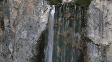 Boka-Wasserfall per Drohne in Slowenien video