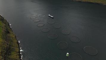 Simon Cages nas Ilhas Faroe por drone video