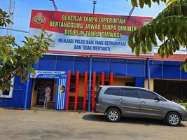 java central, indonesia en octubre de 2022. una pancarta que contiene jerga de la policía de jepara. foto