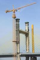 puente colgante en construcción, bangkok, tailandia. foto