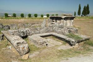 tumba en la ciudad antigua de hierápolis, pamukkale, denizli, turkiye foto