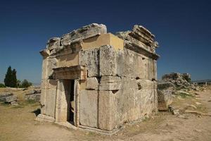tumba en la ciudad antigua de hierápolis, pamukkale, denizli, turkiye foto