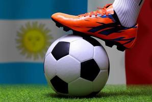 competencia de copa de futbol entre la nacional argentina y la nacional francia. foto