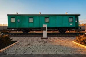 museo sobre ruedas en el territorio de la estación de tren. rápido, ucrania foto