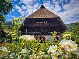 una casa tradicional de la selva negra foto