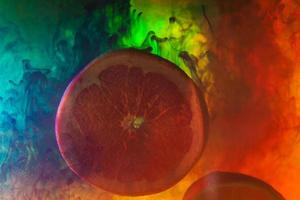 slices oranges in water photo