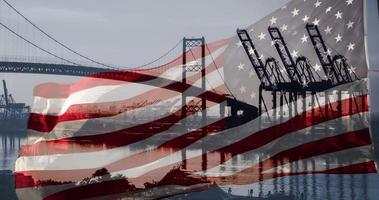 drapeau américain fantôme agitant avec le quai du port et le pont du port d'expédition video