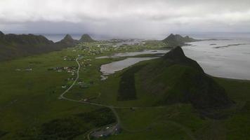 vaeroy dans les îles lofoten, norvège par drone 4 video