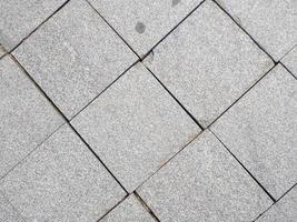 dibujar azulejos en el pavimento. superficie de la calle de piedra. albañilería. foto