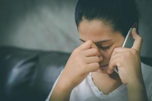 mujer triste, rompió con su novio, desempleada, decepcionada foto